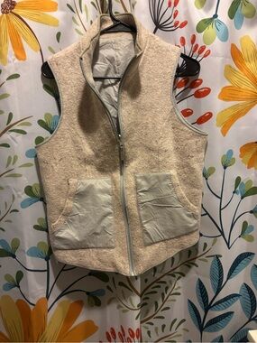 Smartwool Cream Sherpa Vest with Light Gray Pocket Accents